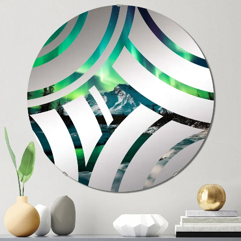 Designart "Northern Lights In Stunning Arctic Mountains" - Traditional Northern Lights Centre Wave Decorative Mirror